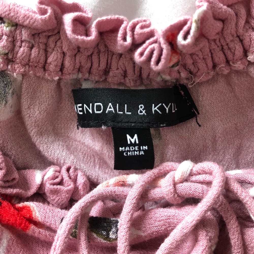 🚫 SOLD Kendall x Kylie Pink  Floral Top - Picture 7 of 7